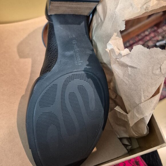 New Gentle Souls By Kenneth Cole Christa Block Heel Sandal. Black. Size 8. - Picture 5 of 7